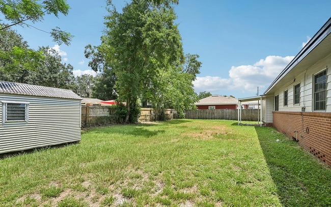 Building Photo - Beautiful 3 Beds 2 Baths Home with Spacious Backyard!