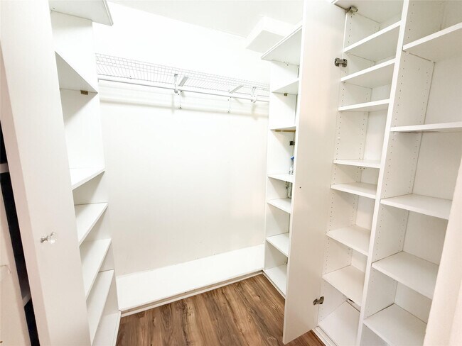 Building Photo - 8401 Royal Palm Blvd