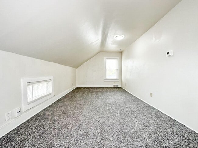 Building Photo - 123 S Clay St