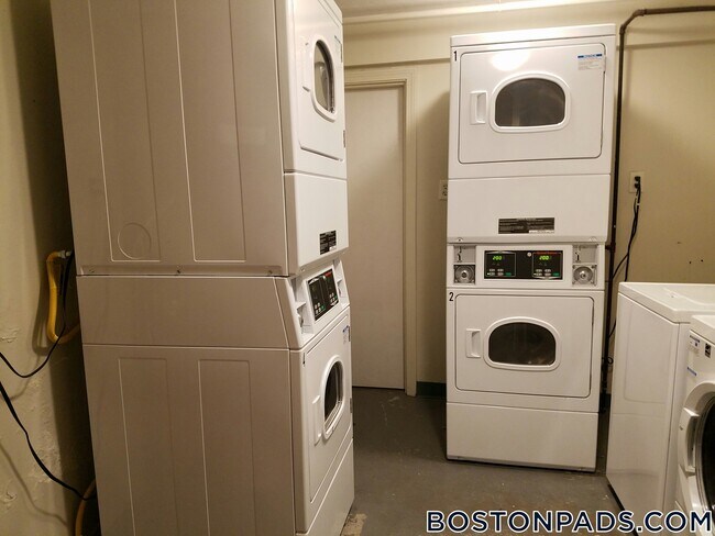 Building Photo - 1799 Centre St