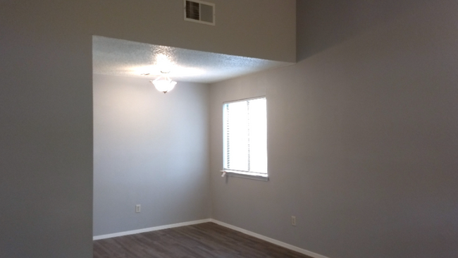 Building Photo - 1620 W Braker Ln