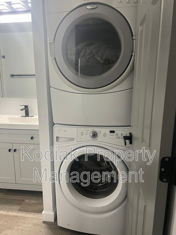 Building Photo - 3733 N Valley Vista Way