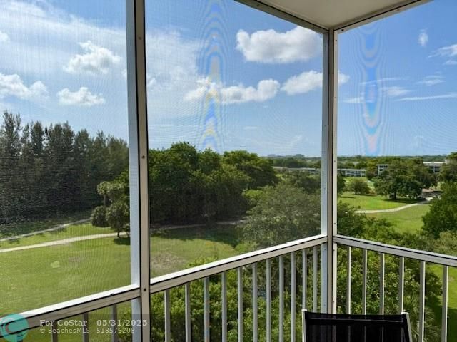 Building Photo - 3250 N Palm Aire Dr