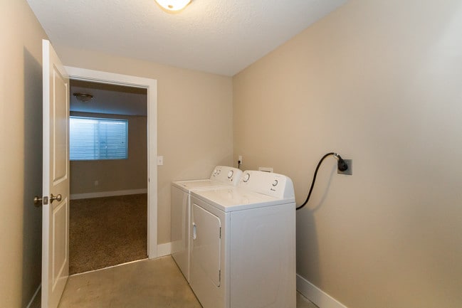 Building Photo - 411 Sunflower Dr