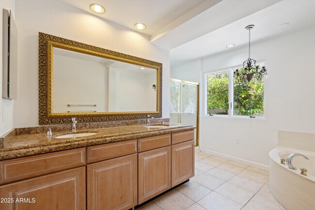Building Photo - 7250 E Paradise Dr