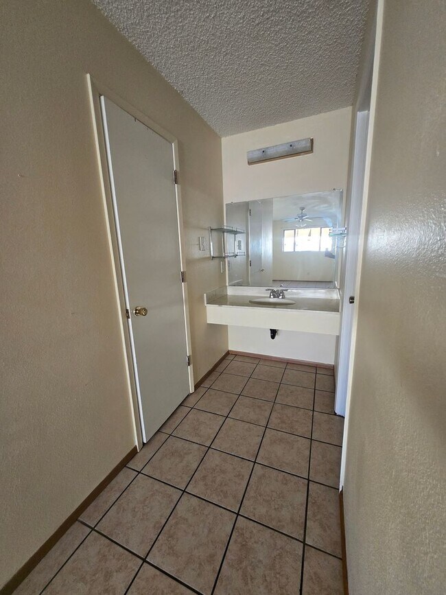 Building Photo - 2307 N Grand Ave