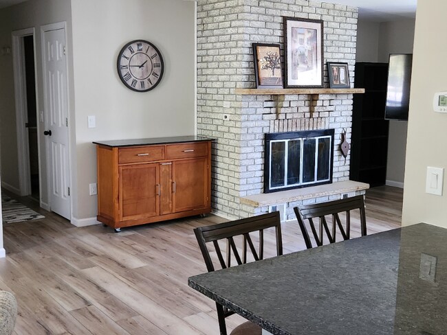 Building Photo - N6645 Fawn Cir