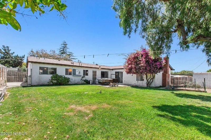 Building Photo - 319 Jullien Dr