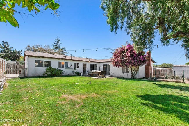 Building Photo - 319 Jullien Dr