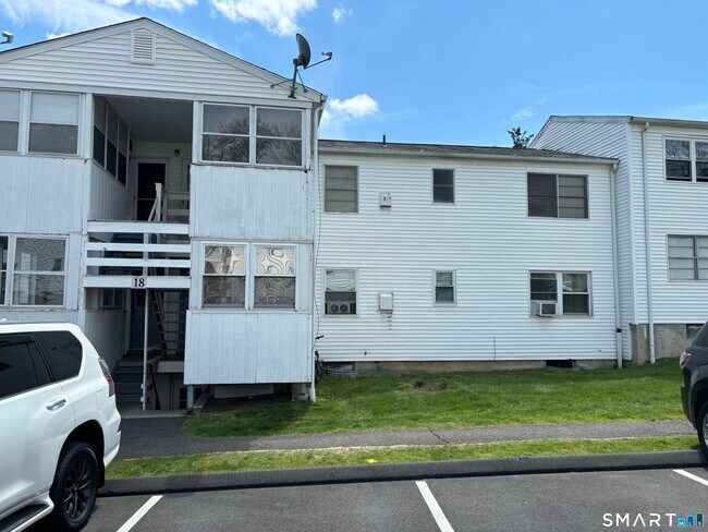Building Photo - 18 Fairview Dr