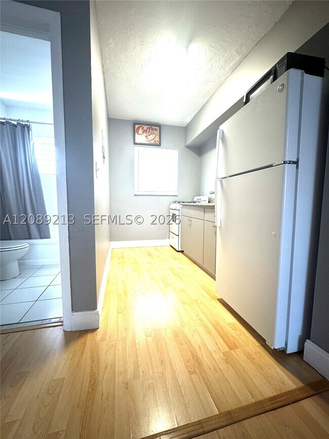 Building Photo - 1611 10th St