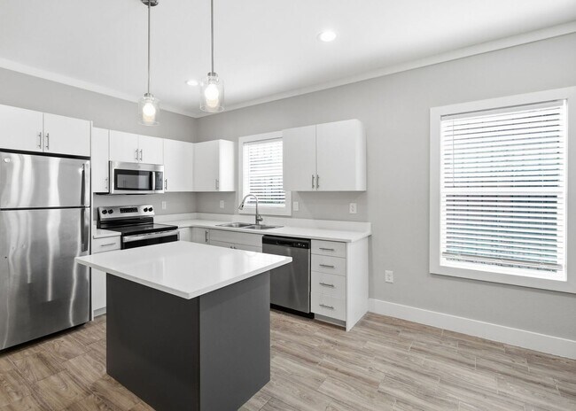 Building Photo - Modern 3 Bedroom Home Minutes from Downtown San Antonio