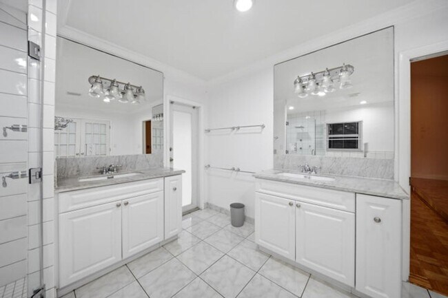Building Photo - 4020 NW 101st Dr