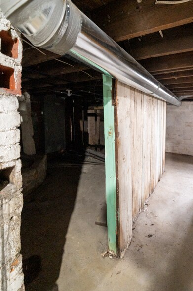 Building Photo - 1277 W 67th St