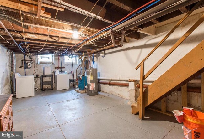 Building Photo - 202 Baldwin St