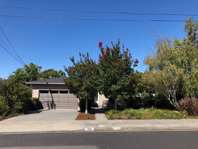 Building Photo - Northbridge 4bd/2ba Rancher w/Central AC &...
