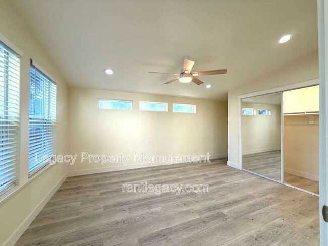 Building Photo - 10753 Oakton Way