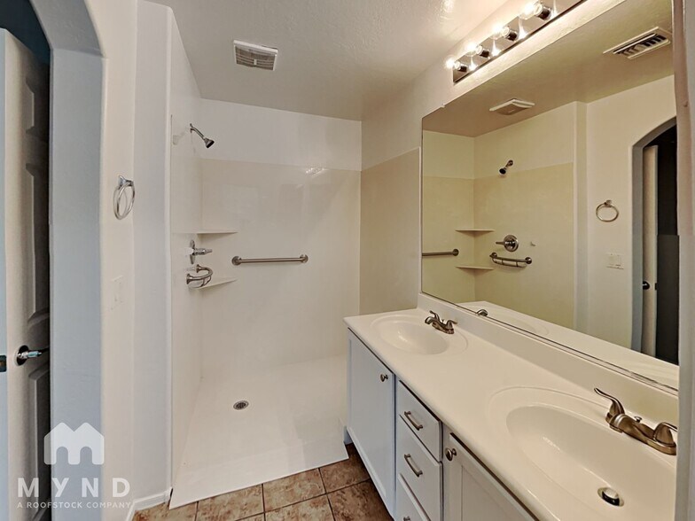 Building Photo - 2507 N 148th Dr