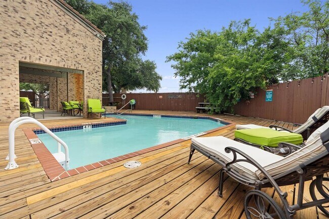 Building Photo - 8888 Tallwood Dr