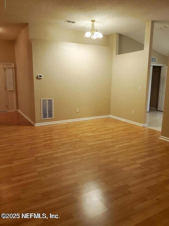 Building Photo - 1058 Waterfall Dr
