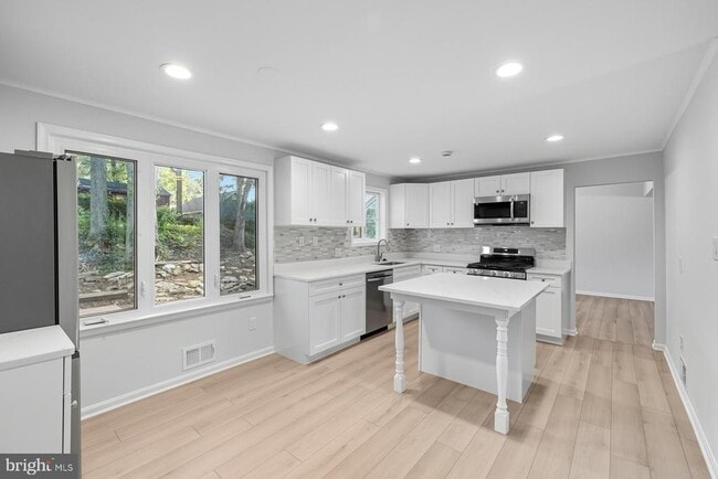 Building Photo - 210 Lastner Ln