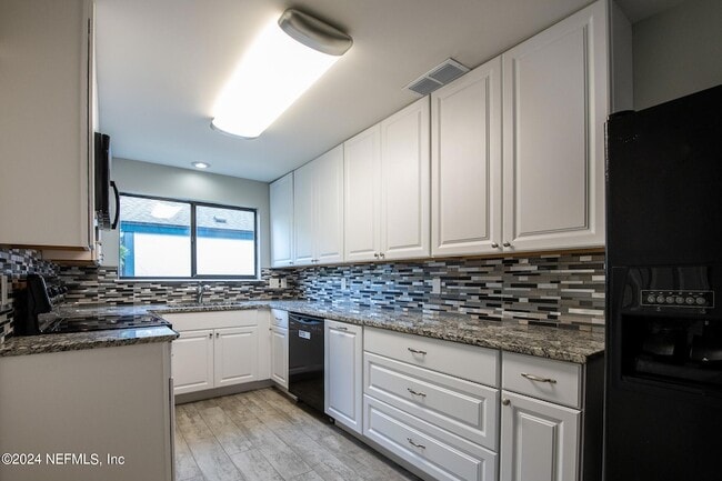 Building Photo - 11448 Sugar Maple Pl S