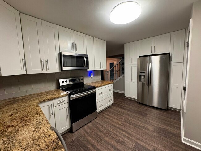 Building Photo - 237 Dominica Cir E