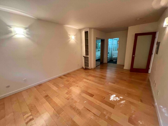 Building Photo - Mesmerizing 2-bedroom, 2-bath condominium ...