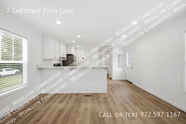 Building Photo - 7 Chestnut Path Ln