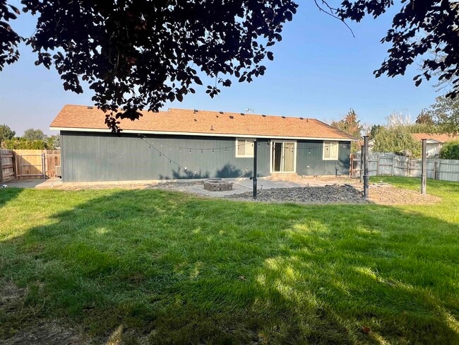Building Photo - West Pasco rambler for rent