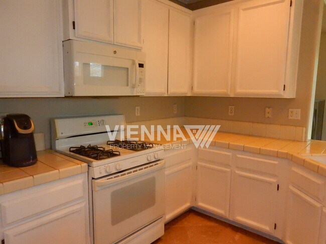 Building Photo - 550 Davenport Way