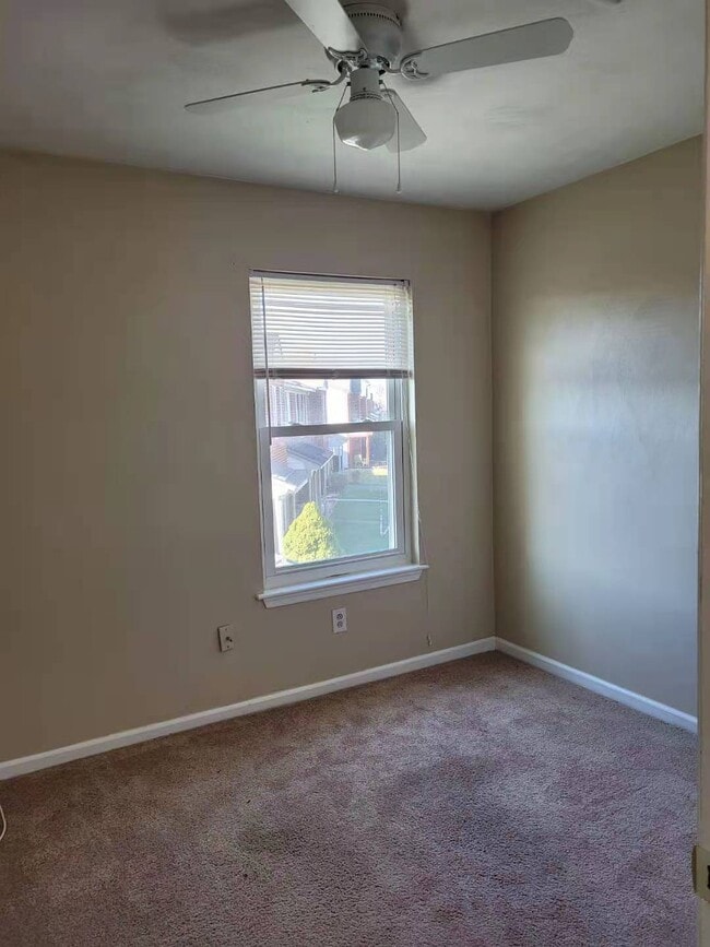 Building Photo - 305 Seeman Ct