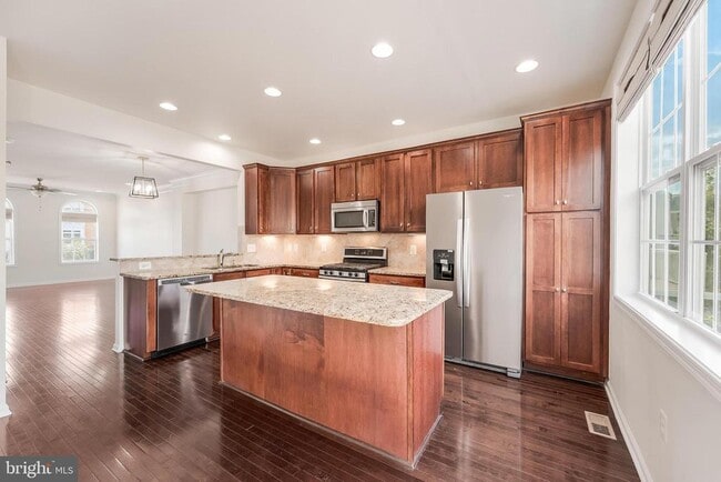 Building Photo - 43190 Loudoun Reserve Dr