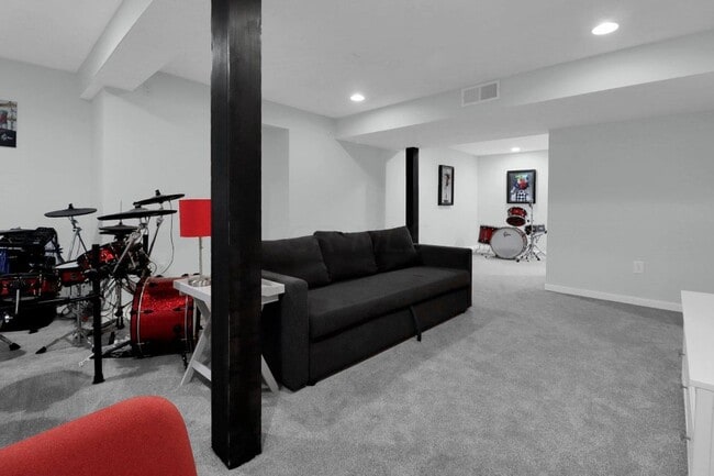 Building Photo - 224 Rockmill St