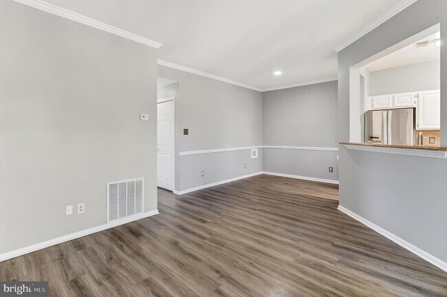 Building Photo - 674 Gateway Dr SE