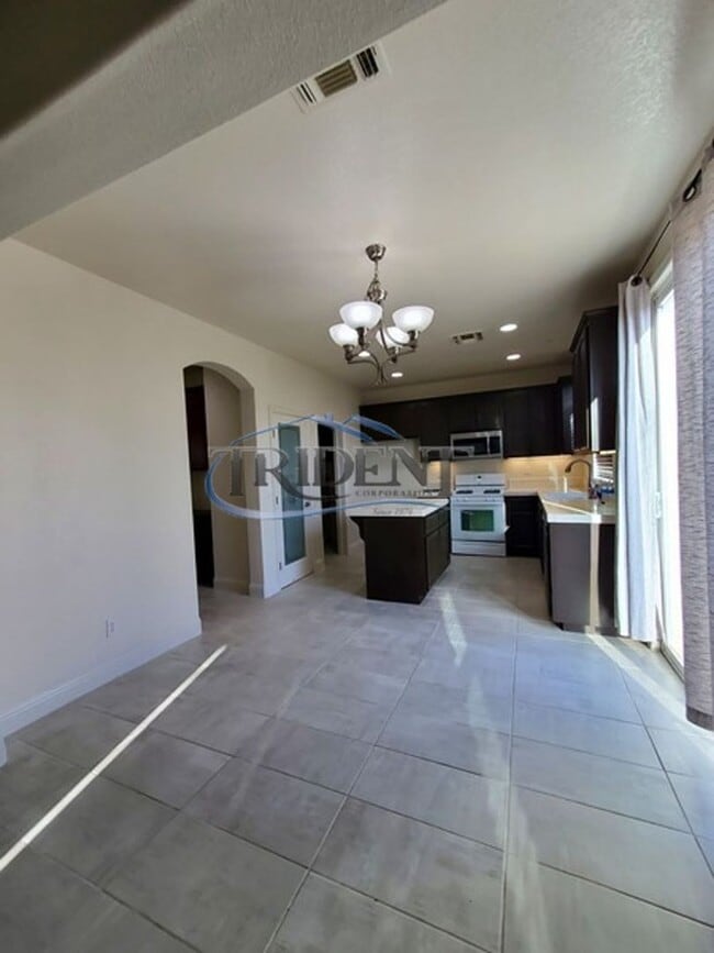 Building Photo - 4 bedroom, 2 ½ bath SOLAR home