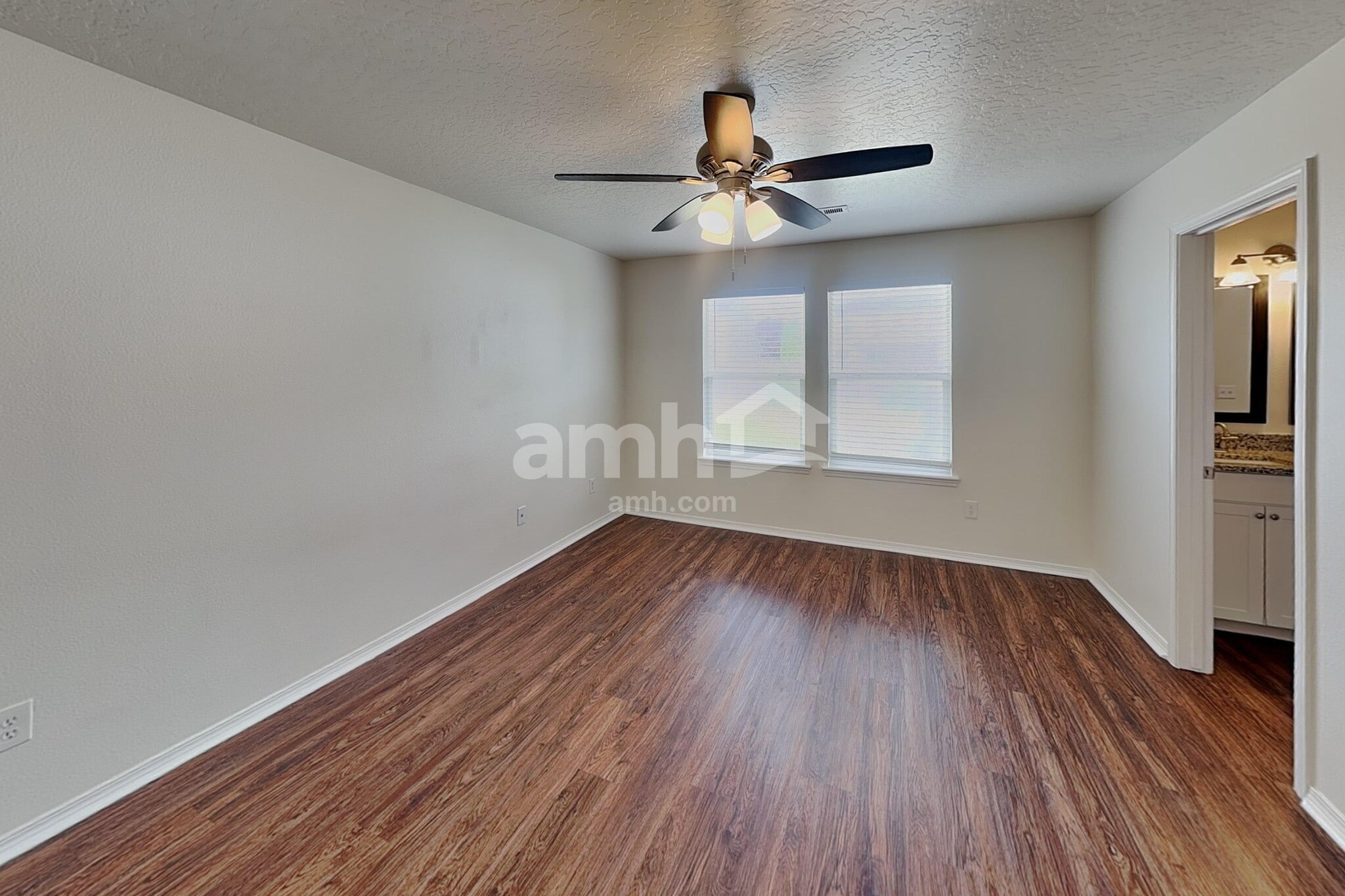 Building Photo - 40 N Amanda Dr