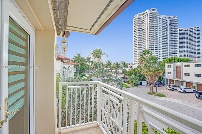 Building Photo - 3942 NE 171 St