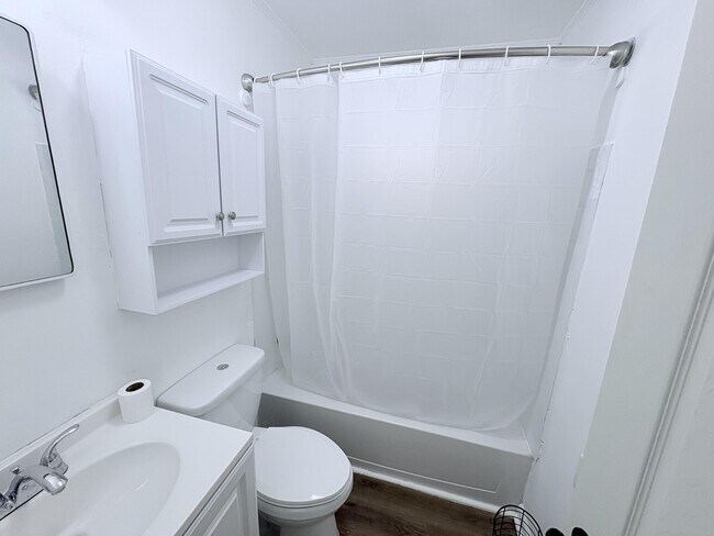 Building Photo - 131 Cole Dr