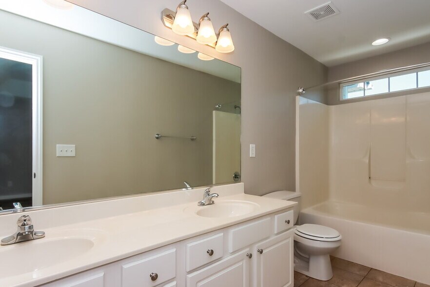 Building Photo - 114 Sun Ridge Dr