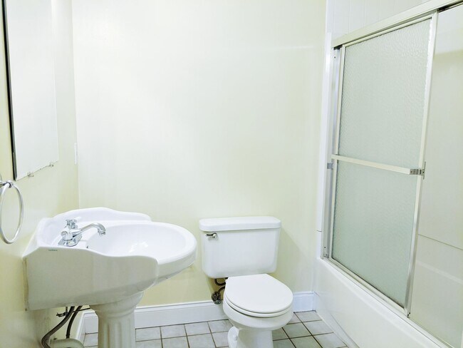 Building Photo - Redmen - Residential