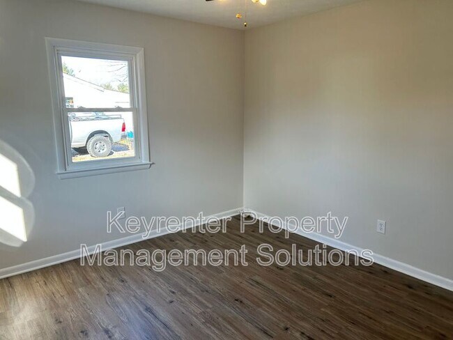 Building Photo - 26 Whiteoak Cir