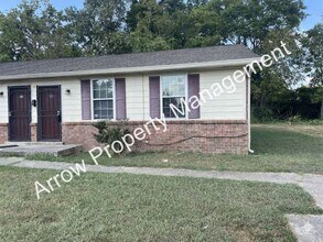 Building Photo - Newly Renovated 3 Bedroom 2 Bath Home in Nashville!