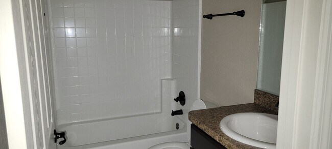 Building Photo - 3/2 Home No HOA Located In Ocala