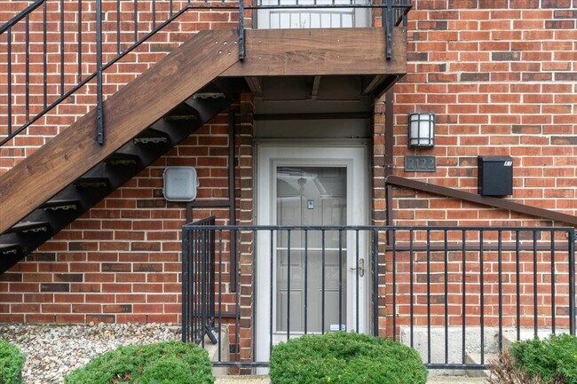 Building Photo - 2122 N Lincoln Ave
