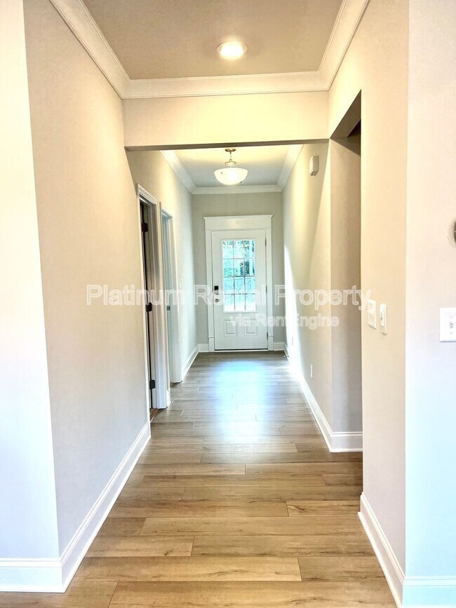 Building Photo - 4579 Silver Oak Dr SW