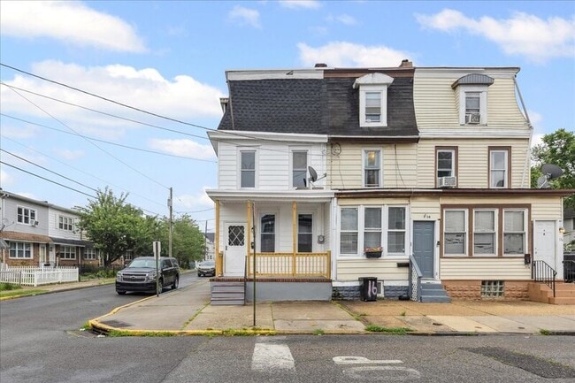Building Photo - 18 N Sussex St