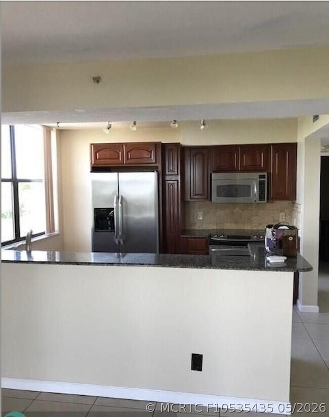 Building Photo - 950 Lavers Cir