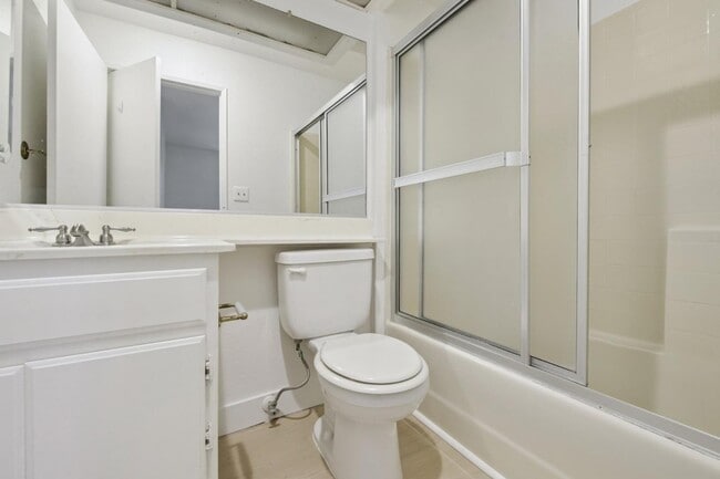 Building Photo - 14937 Dickens St