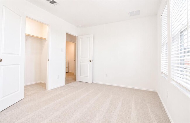 Building Photo - 397 Keefer
